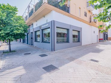 Business premises for transfer in Calle Torre de Comares