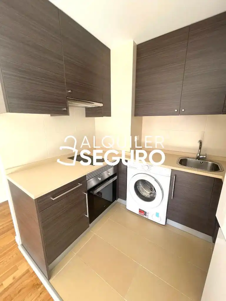 Cocina de Piso de alquiler en Madrid con Aire acondicionado, Calefacción y Trastero