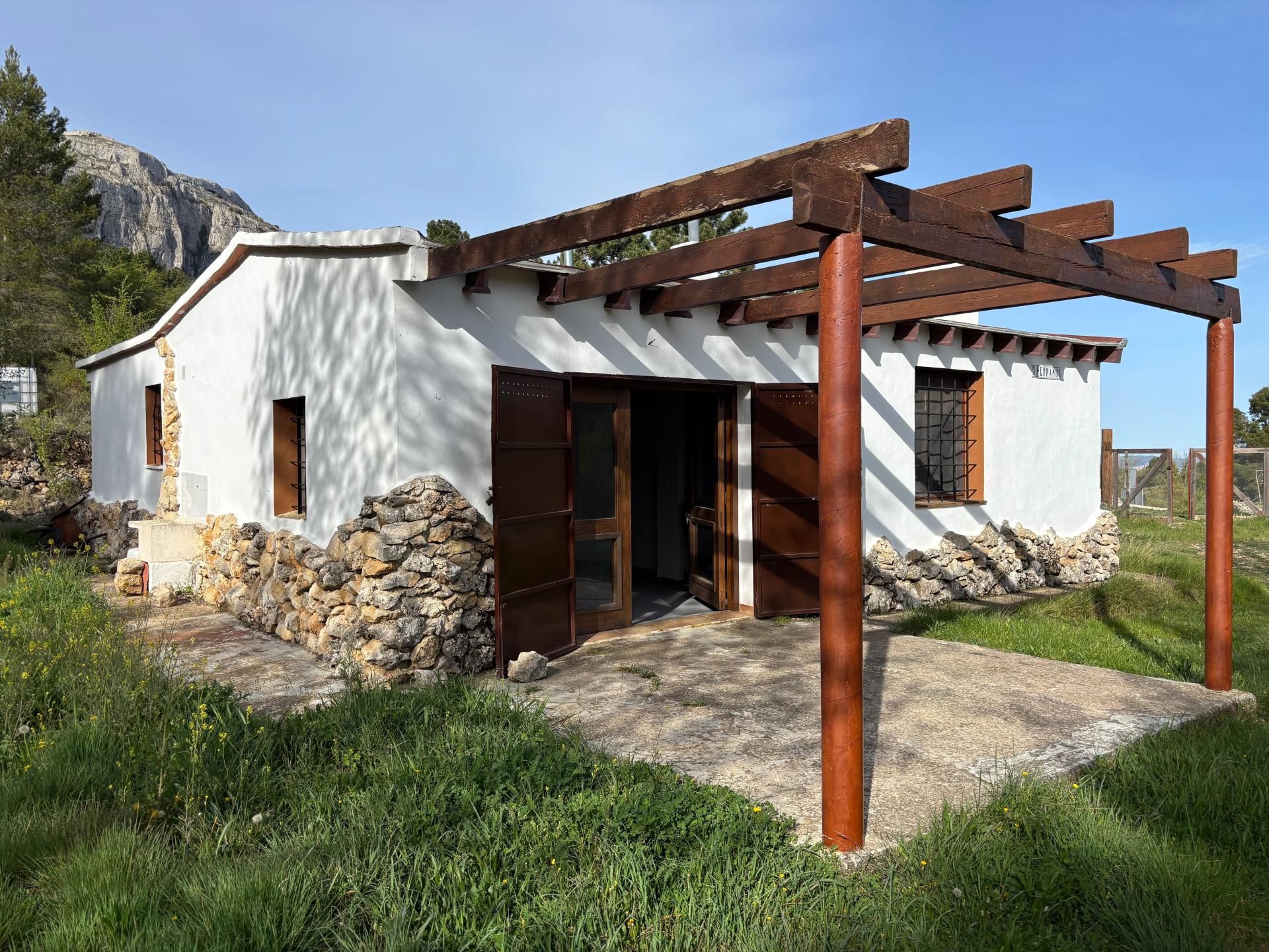Vista exterior de Finca rústica en venda en Confrides amb Calefacció