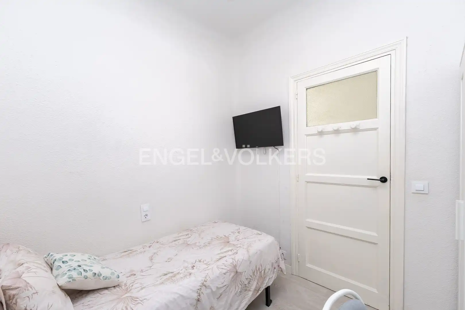 Schlafzimmer von Wohnung zur Miete in Madrid mit Heizung, Parkett und Möbliert
