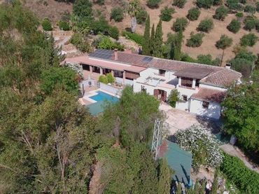 Casa rústica con piscina en venta en Barriada los Llanos