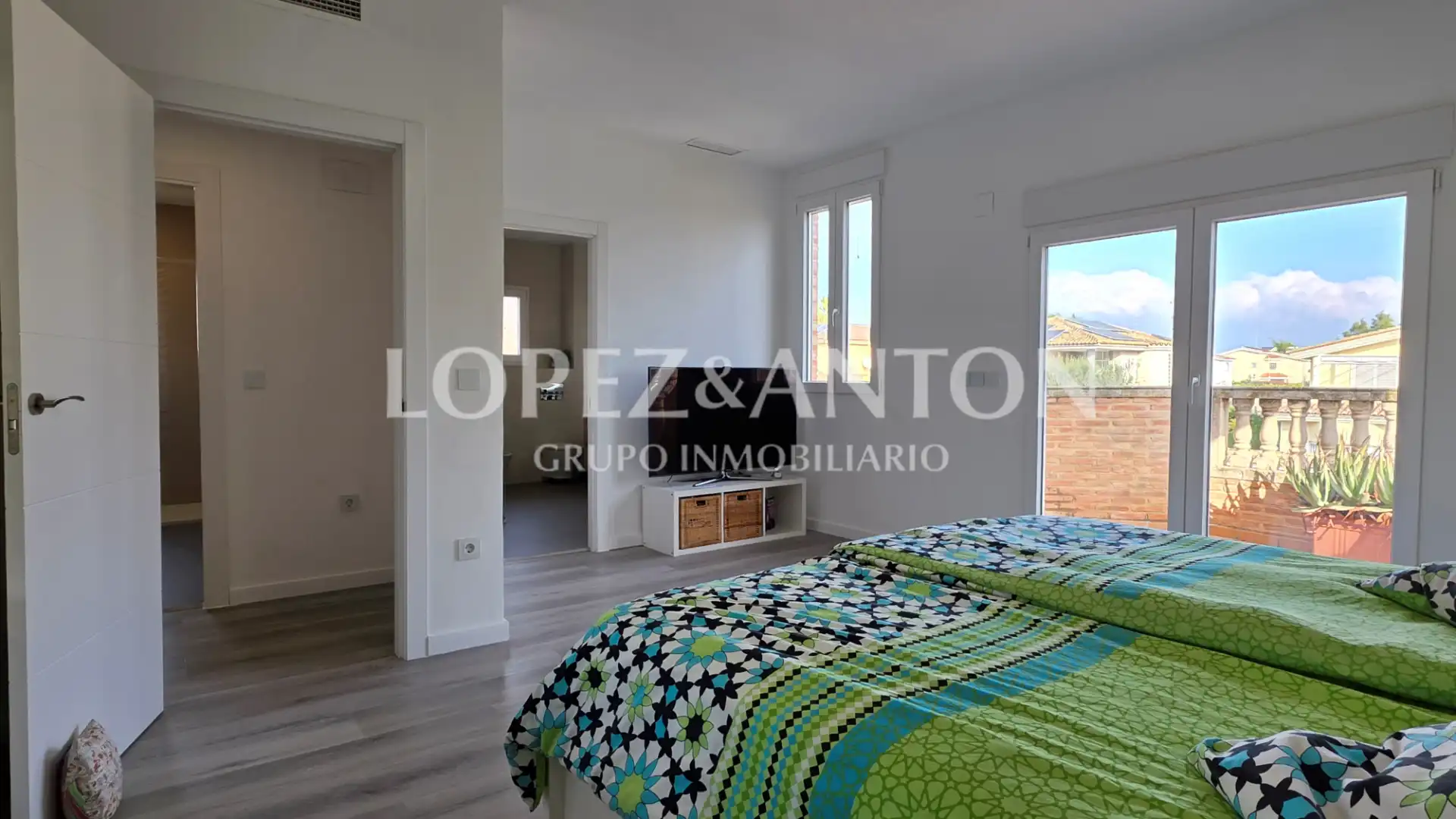 Schlafzimmer von Haus oder Chalet zum Verkauf in L'Eliana mit Klimaanlage, Heizung und Privatgarten