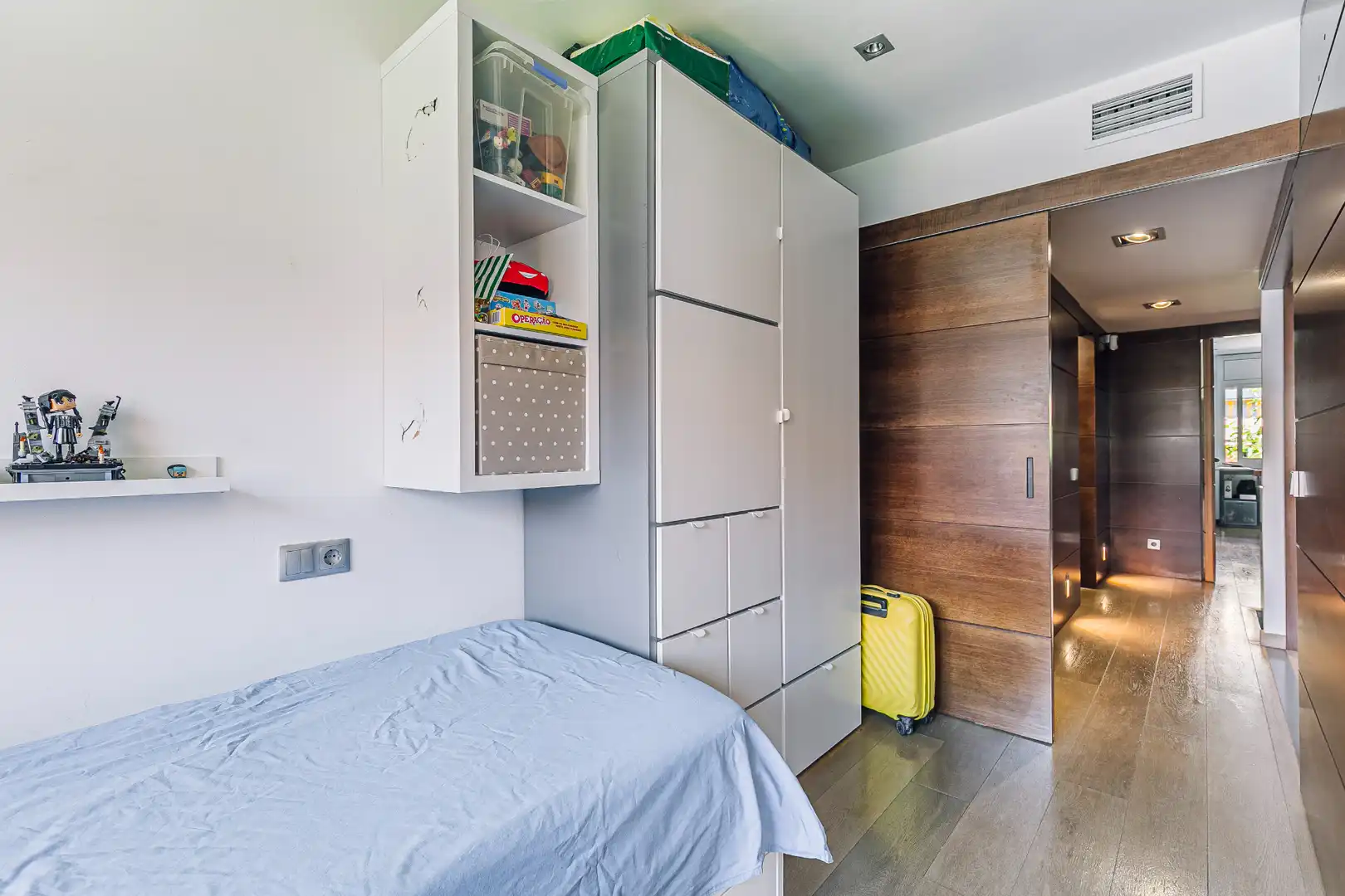 Habitación de Dúplex en venta en Sant Feliu de Llobregat con Aire acondicionado, Terraza y Piscina comunitaria