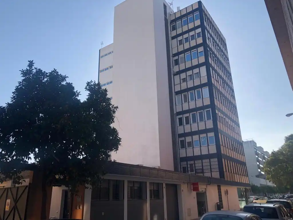 Vista exterior de Local en venta en Sevilla