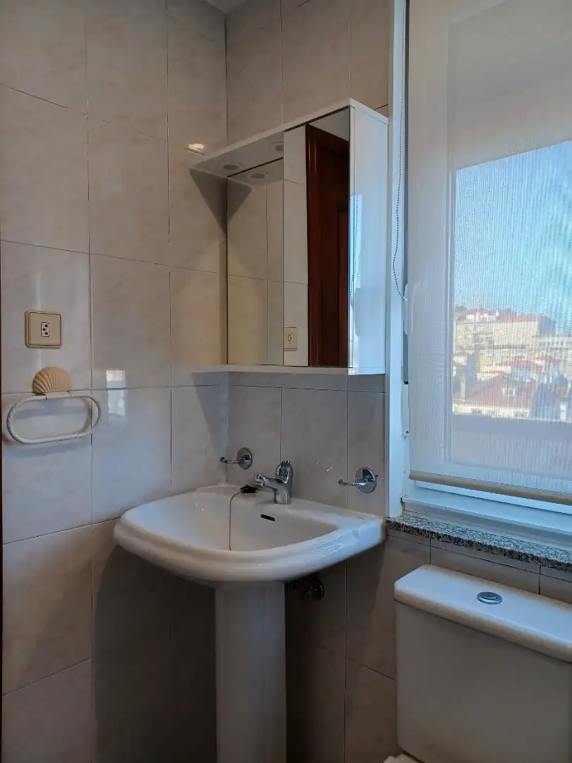 Badezimmer von Wohnung zur Miete in Santiago de Compostela  mit Heizung, Terrasse und Möbliert