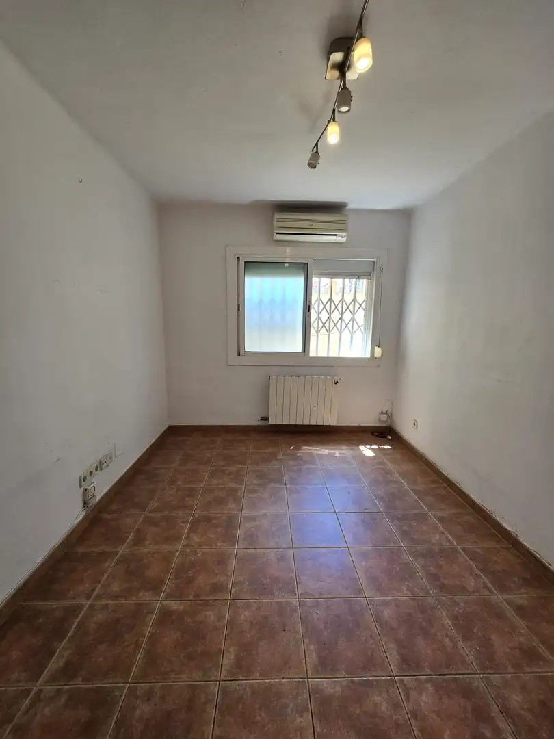 Habitación de Piso en venta en Badalona con Calefacción