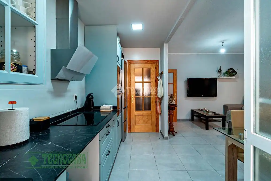 Cocina de Piso en venta en Roquetas de Mar con Jardín privado, Terraza y Balcón