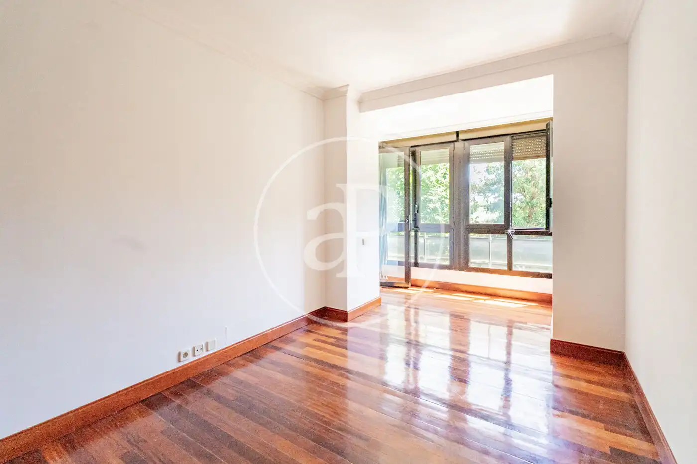Vista exterior de Piso de alquiler en Madrid con Aire acondicionado, Calefacción y Jardín privado