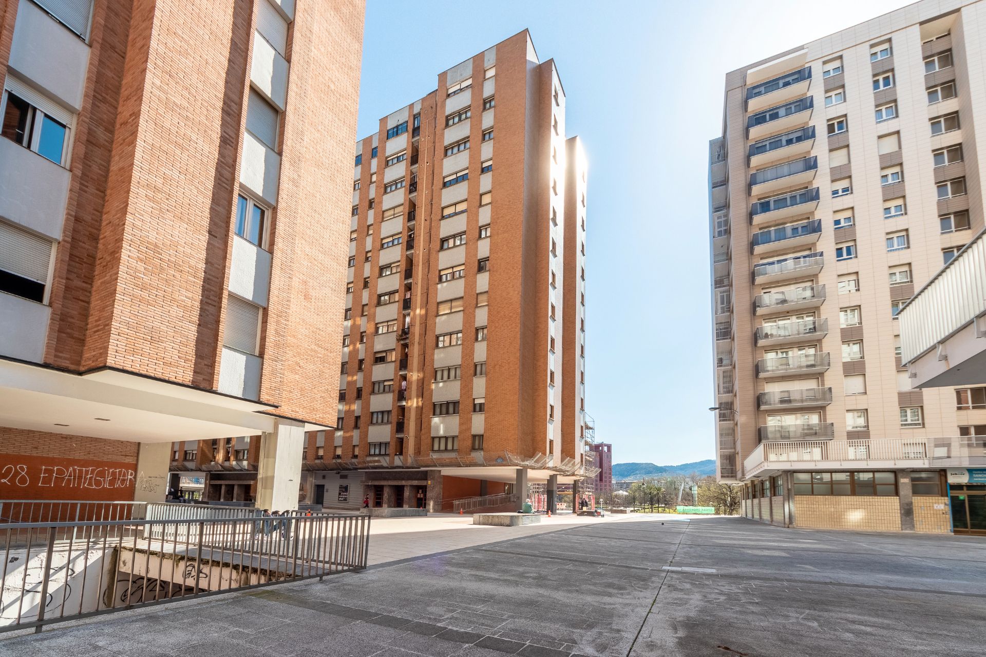 Vista exterior de Pis en venda en Bilbao  amb Terrassa