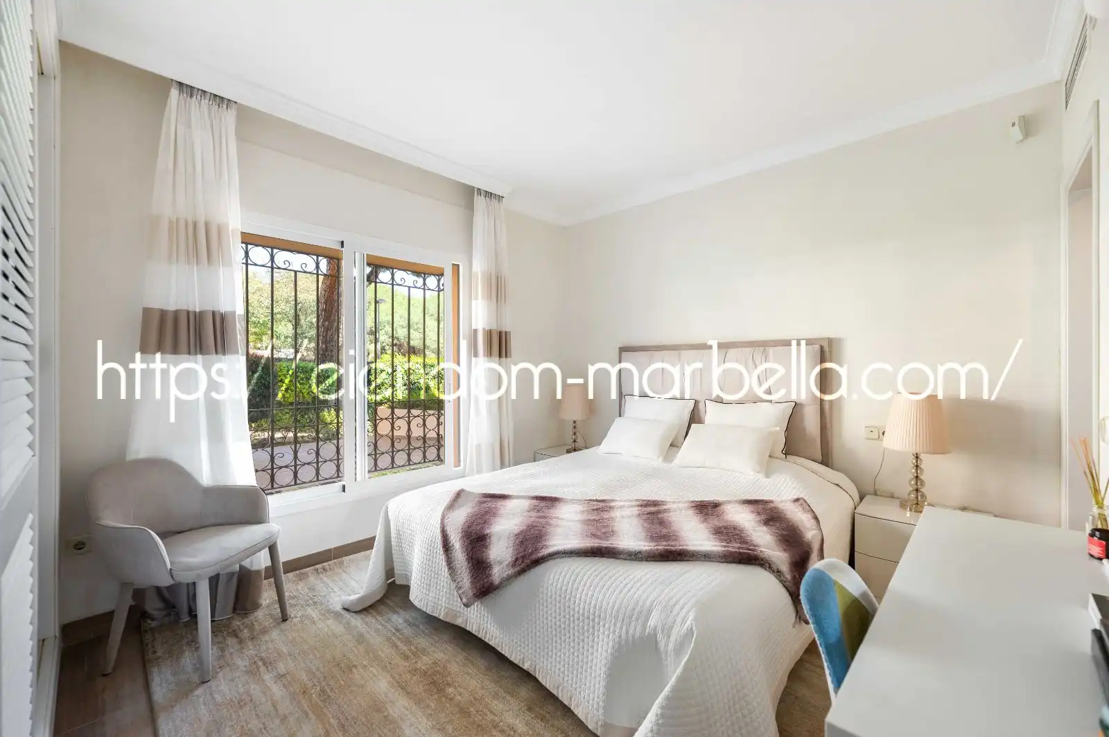 Habitación de Apartamento en venta en Marbella con Aire acondicionado, Terraza y Amueblado