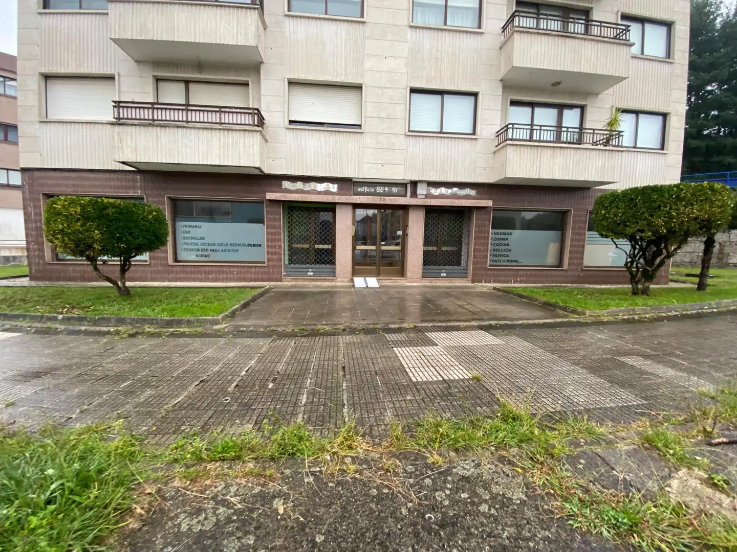 Vista exterior de Local en venta en Pontevedra Capital 