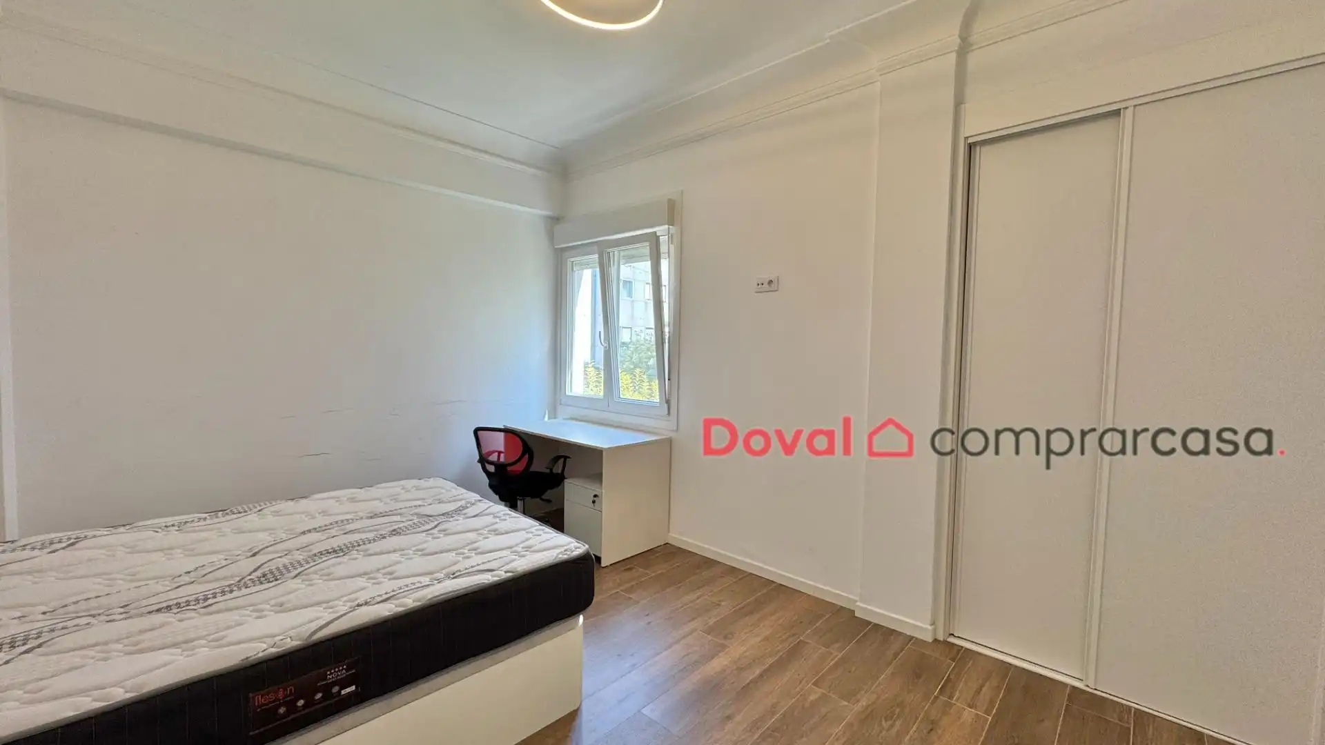 Habitación de Piso de alquiler en Vigo  con Calefacción y Amueblado