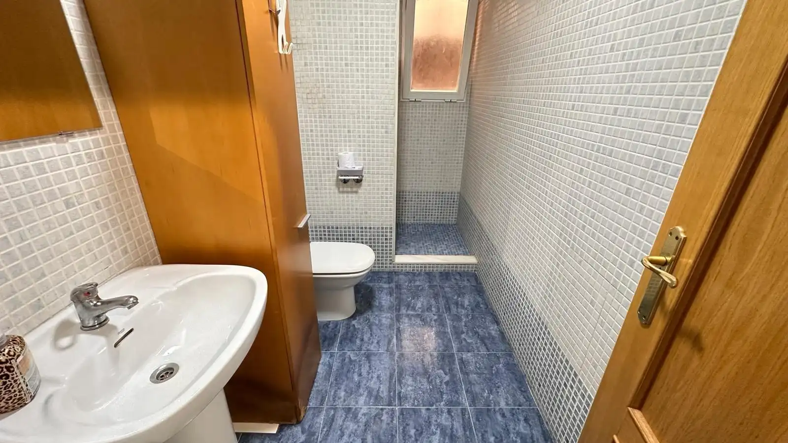 Badezimmer von Wohnung zum Verkauf in Carlet mit Klimaanlage und Heizung