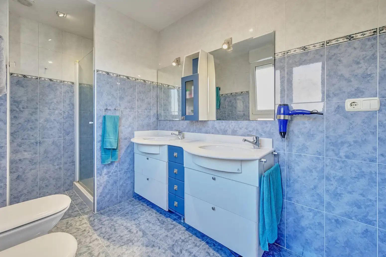 Bathroom of Houses for sale in Cizur  with Heating, Private garden and Parquet flooring