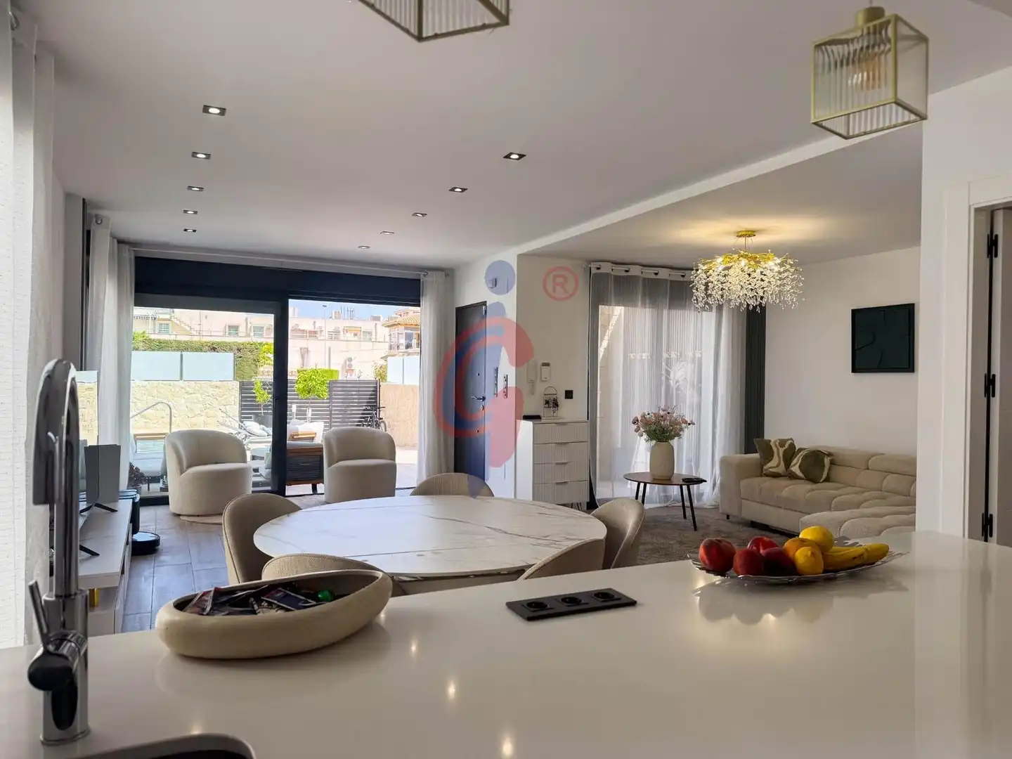 Menjador de Casa o xalet en venda en Orihuela amb Aire condicionat, Terrassa i Piscina