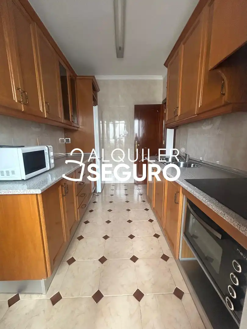 Cuina de Pis de lloguer en Maracena amb Aire condicionat, Calefacció i Terrassa