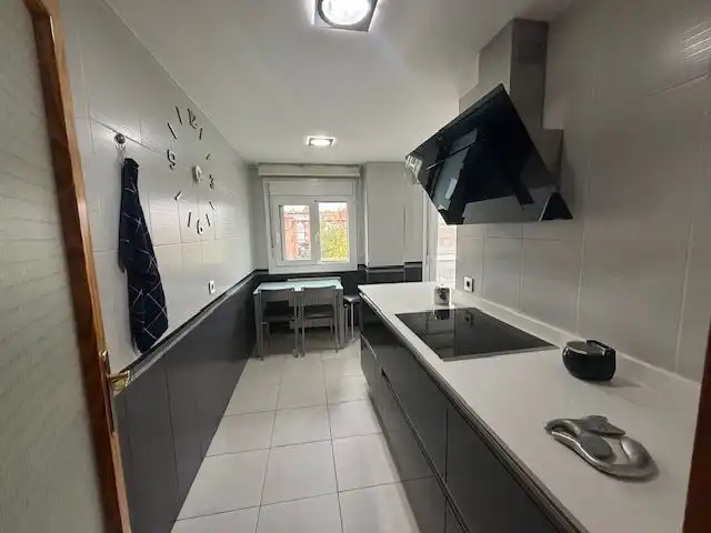 Wohnung zur Miete in Calle del Concejo de Olaz, 17, Mendillorri