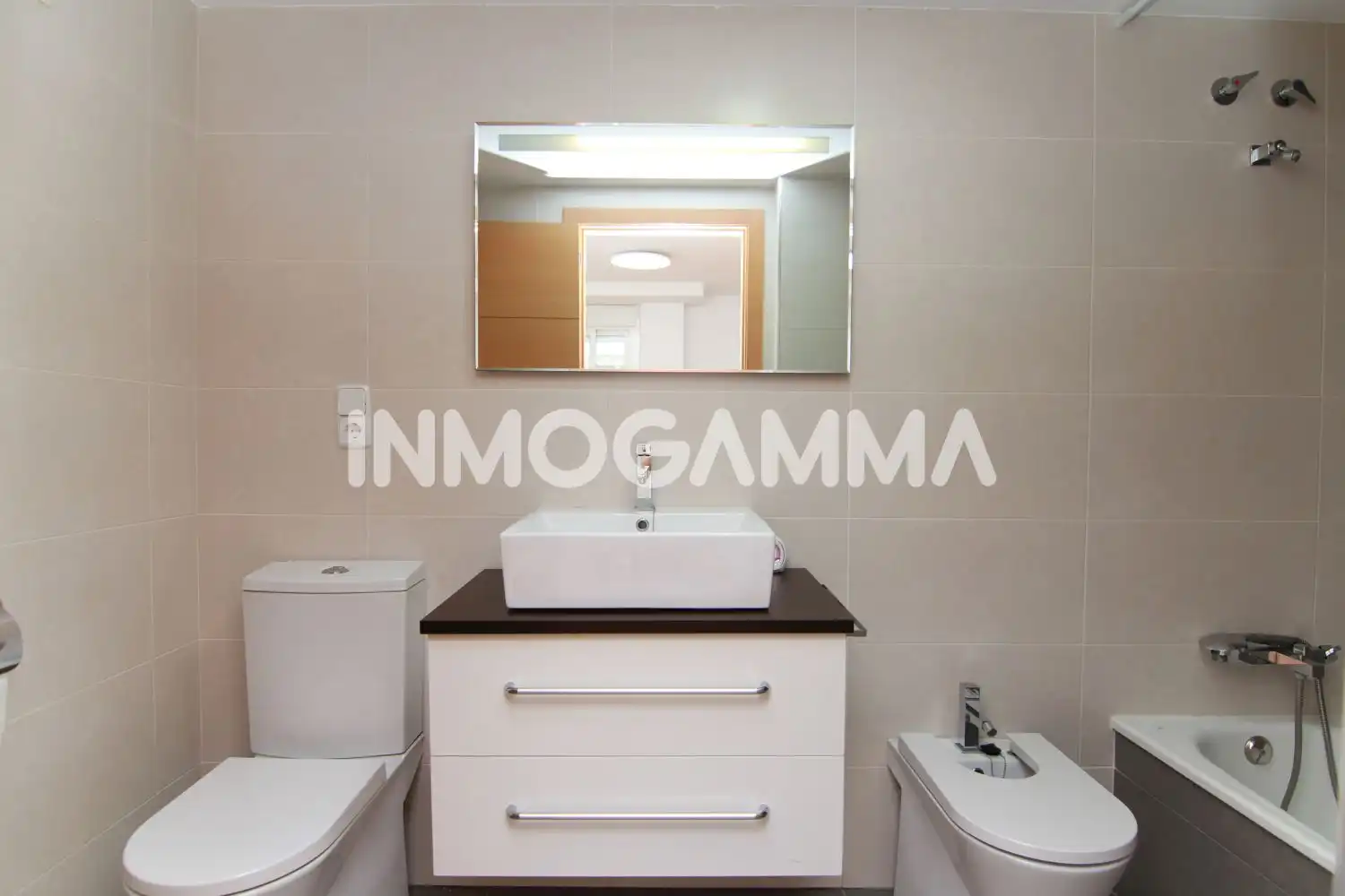 Bathroom of Flat for sale in Favara  with Air Conditioner, Storage room and Balcony