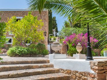 Casa rústica amb jardí en venda a Sant Agustí-Cala de Bou