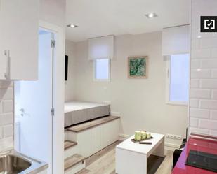 Bedroom of Flat to rent in  Madrid Capital  with Air Conditioner and Balcony