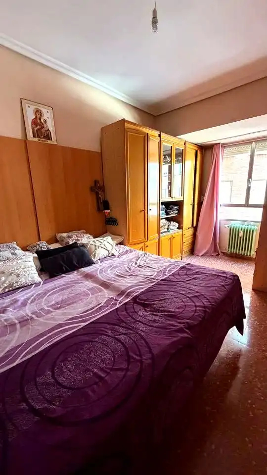 Habitación de Piso en venta en  Logroño con Calefacción, Terraza y Amueblado