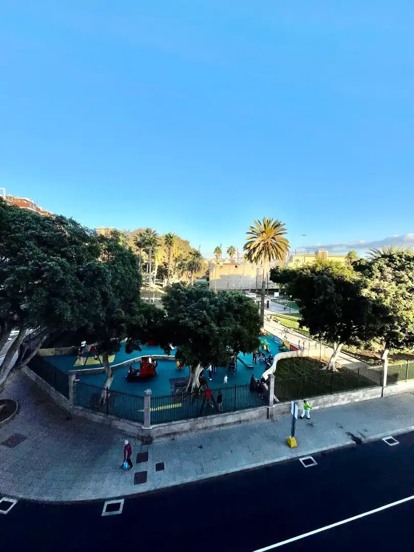 Vista exterior de Pis de lloguer en Las Palmas de Gran Canaria amb Moblat