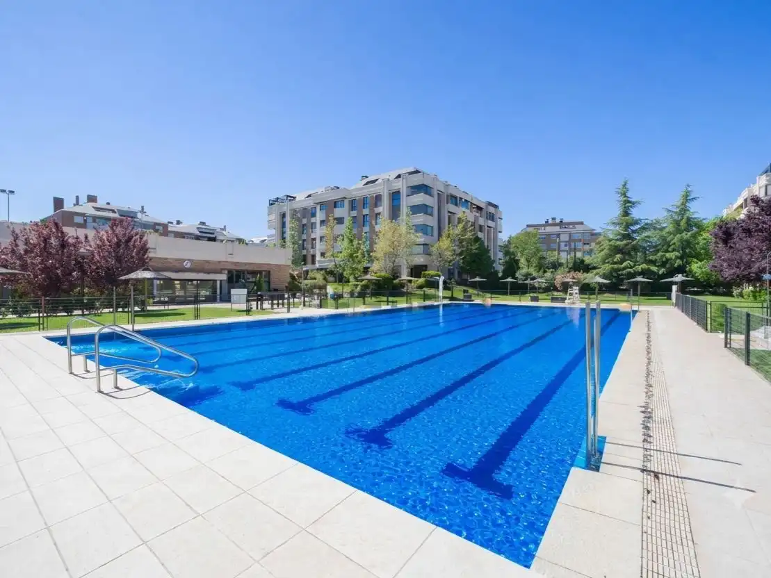 Piscina de Dúplex en venda en Zona Monte El Pilar