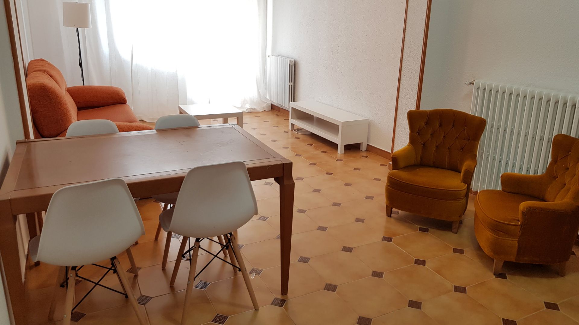 Sala d'estar de Pis en venda en  Huesca Capital amb Calefacció, Traster i Moblat