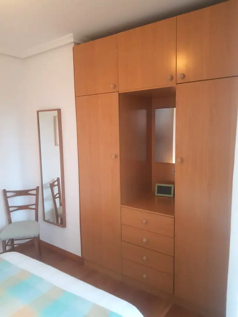 Schlafzimmer von Wohnung zur Miete in Santander mit Heizung, Terrasse und Möbliert