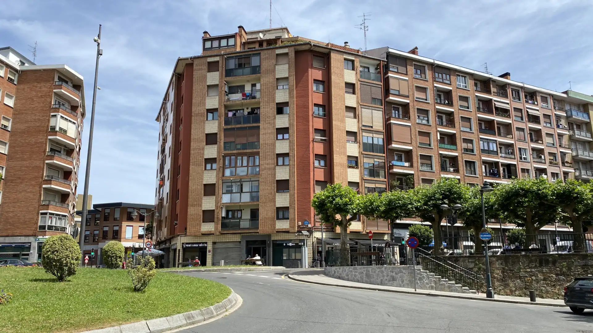 Vista exterior de Pis en venda en Bilbao  amb Calefacció, Moblat i Balcó