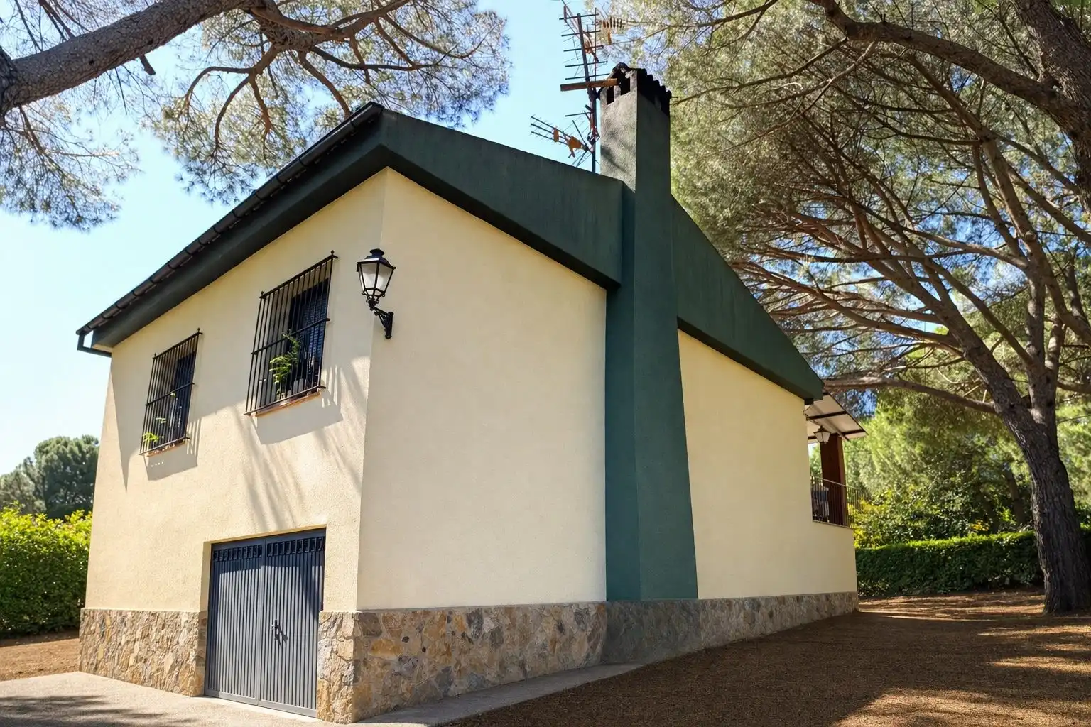 Vista exterior de Finca rústica en venda en Andújar amb Jardí privat i Terrassa