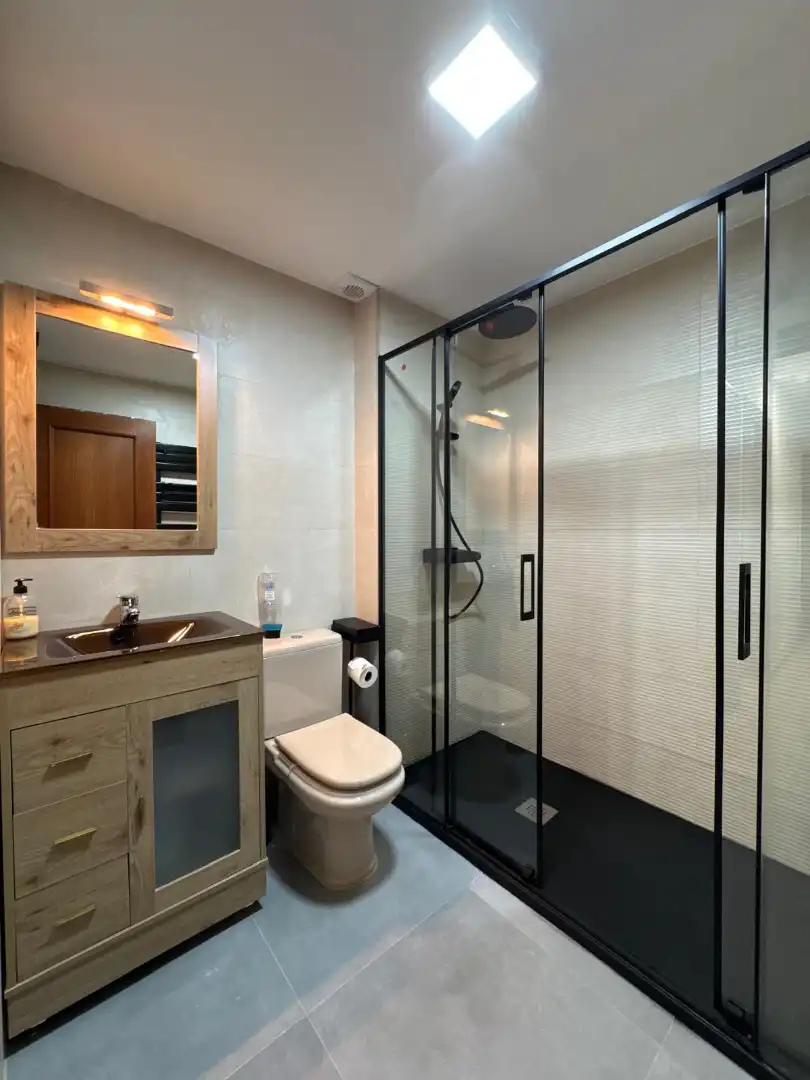 Badezimmer von Wohnung zur Miete in Cáceres mit Klimaanlage, Heizung und Terrasse