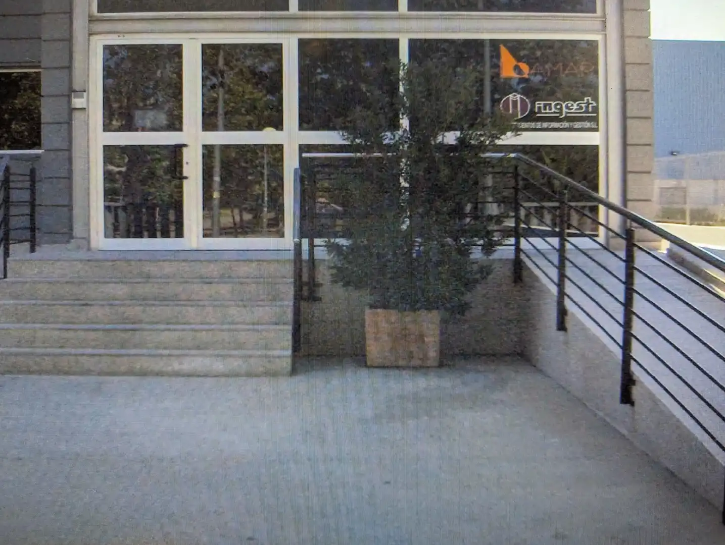 Local comercial de lloguer a Avenida Ojos Negros 41, imagen 2