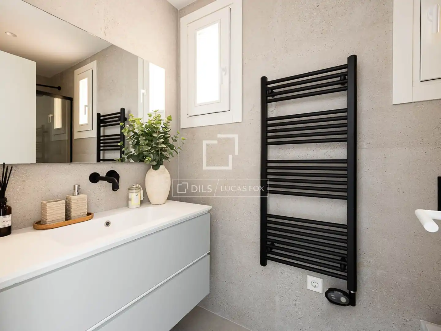 Bathroom of Flat for sale in Barcelona  with Air Conditioner, Terrace and Swimming Pool
