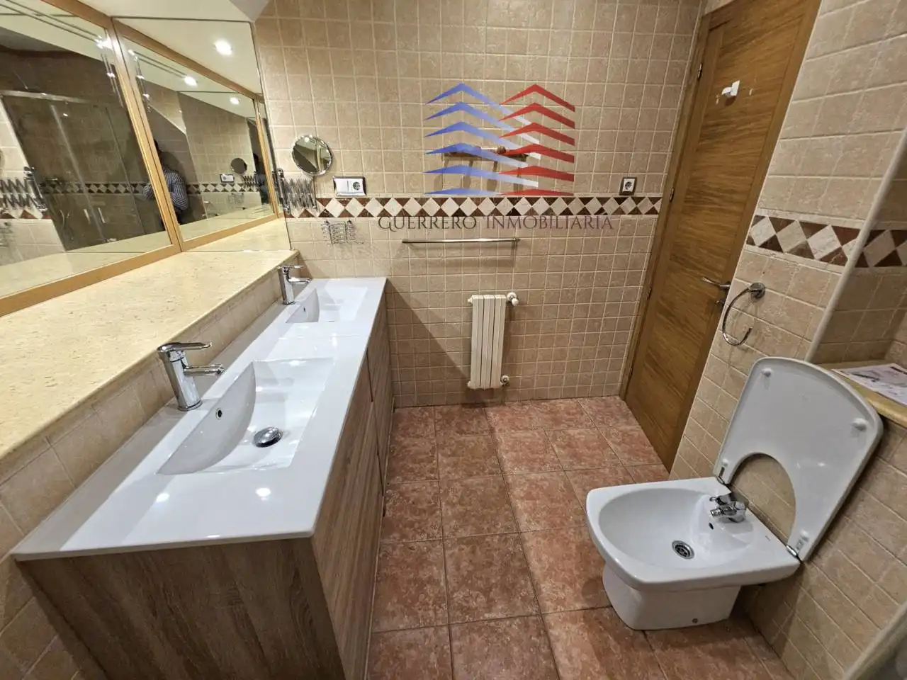 Bany de Dúplex de lloguer en Ourense Capital  amb Calefacció, Parquet i Terrassa