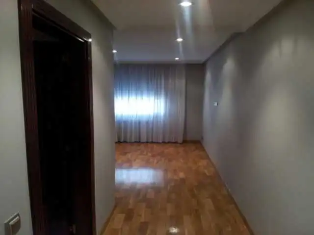 Dormitori de Pis de lloguer en Oviedo  amb Calefacció, Parquet i Traster