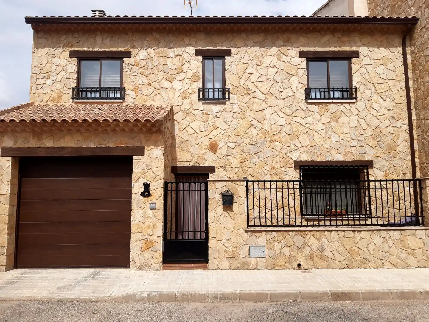 Vista exterior de Casa o xalet en venda en Mota del Cuervo amb Aire condicionat