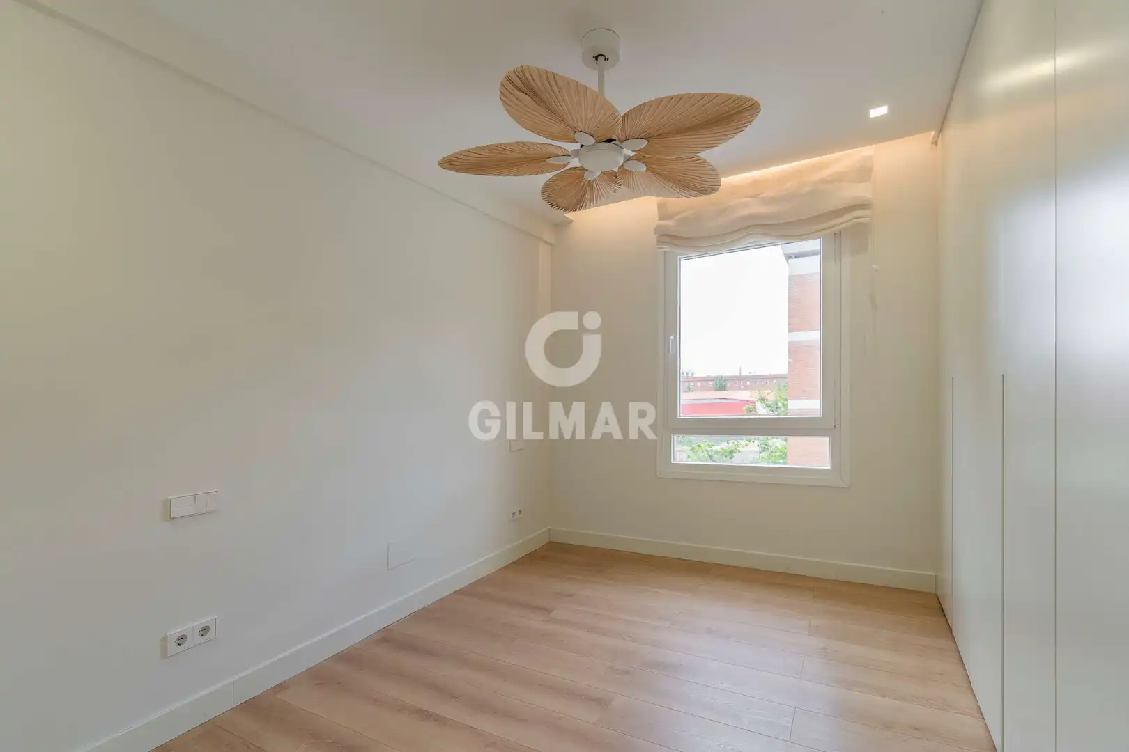 Habitación de Piso en venta en Madrid con Calefacción y Balcón