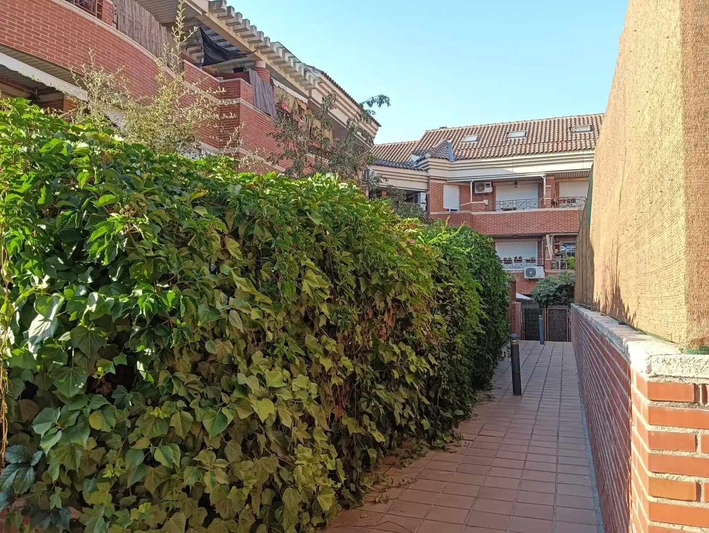 Vista exterior de Piso en venta en Las Rozas de Madrid con Calefacción, Jardín privado y Piscina comunitaria