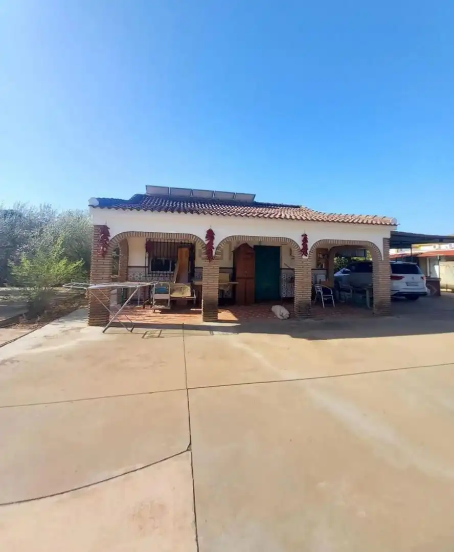 Vista exterior de Casa o xalet en venda en Córdoba amb Traster