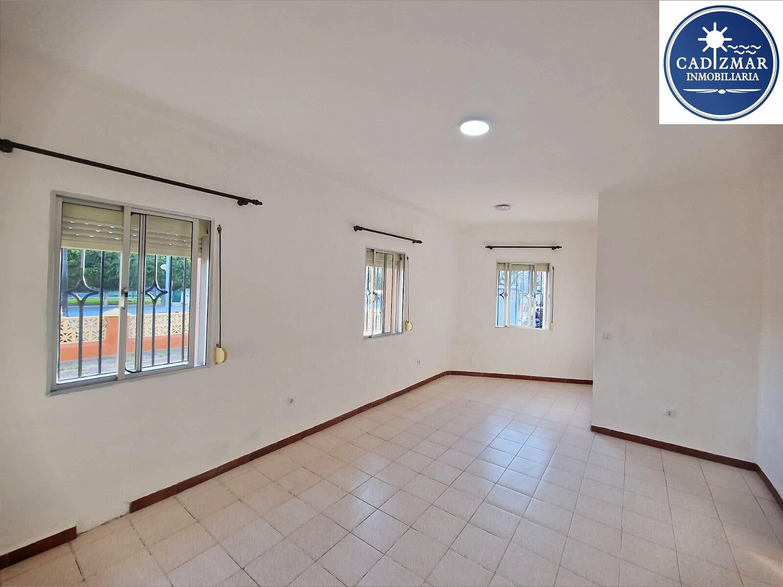 Exterior view of Planta baja for sale in  Cádiz Capital  with Storage room, Balcony and Alarm