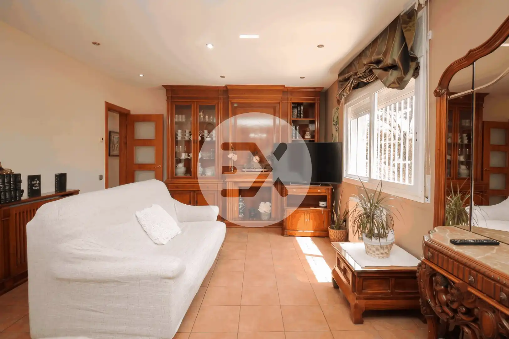Sala d'estar de Casa o xalet en venda en Castelldefels amb Jardí privat