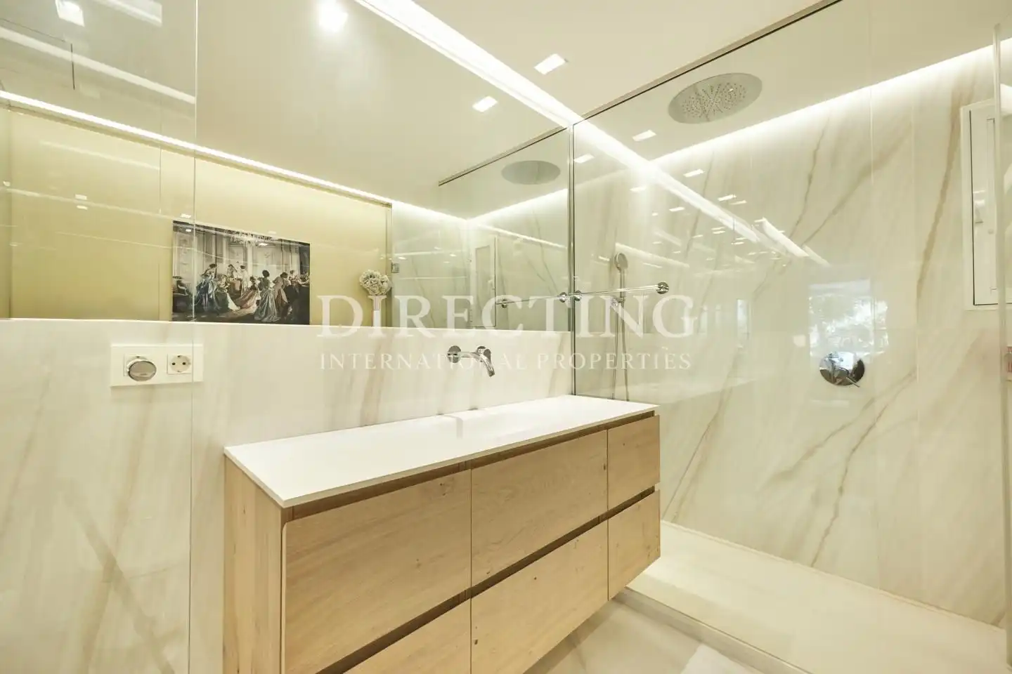 Badezimmer von Wohnung zum Verkauf in Madrid mit Klimaanlage und Heizung