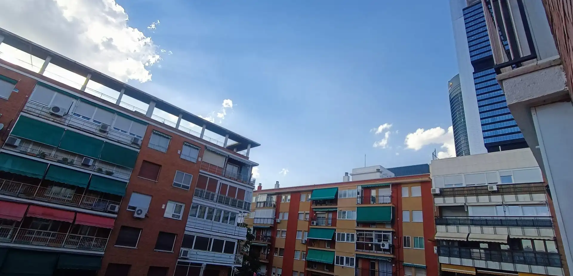 Außenansicht von Wohnung zur Miete in Madrid mit Klimaanlage, Heizung und Möbliert
