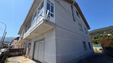 Casa independiente con garaje y dos viviendas en Cariño, a un paso de la costa