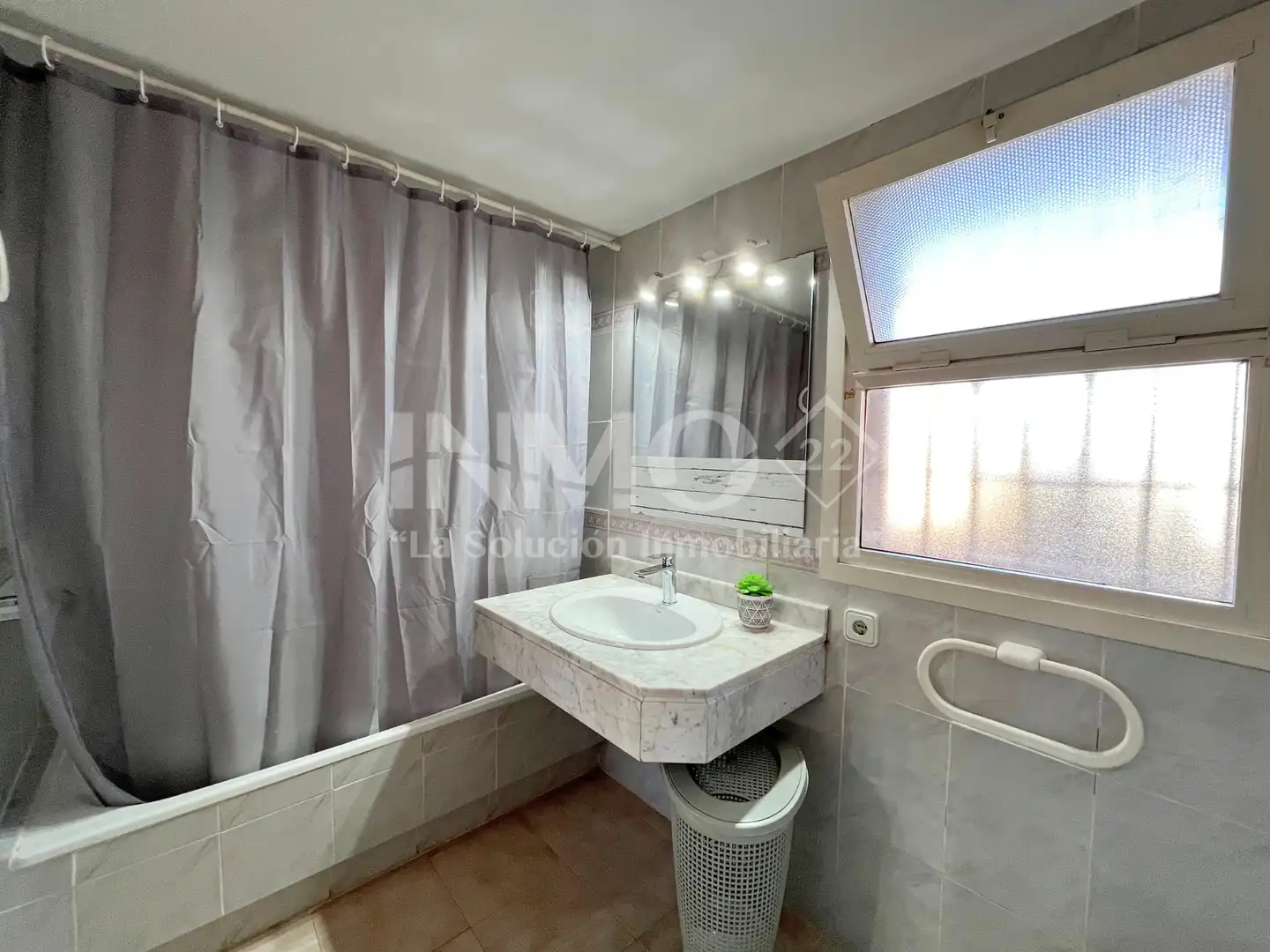 Bany de Apartament en venda en Cambrils amb Aire condicionat, Terrassa i Moblat