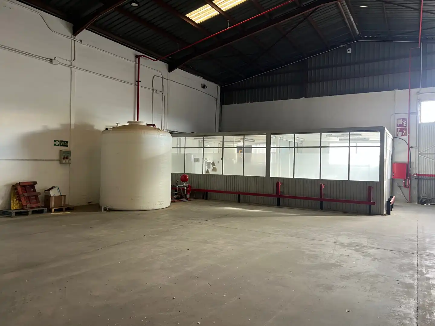 Nau industrial de lloguer en Quart de Poblet amb Alarma