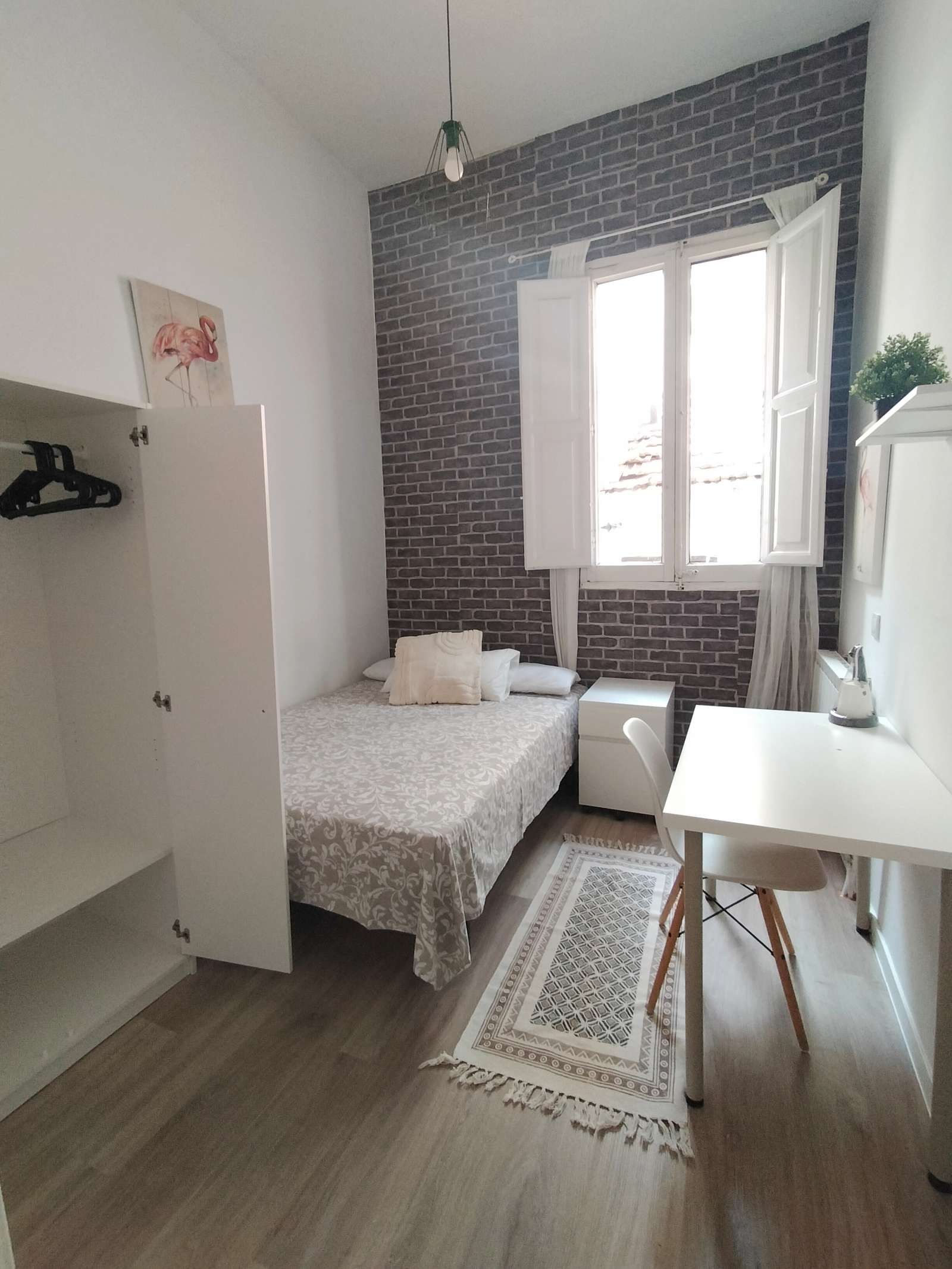 Bedroom of Flat to share in  Madrid Capital  with Air Conditioner, Heating and Terrace