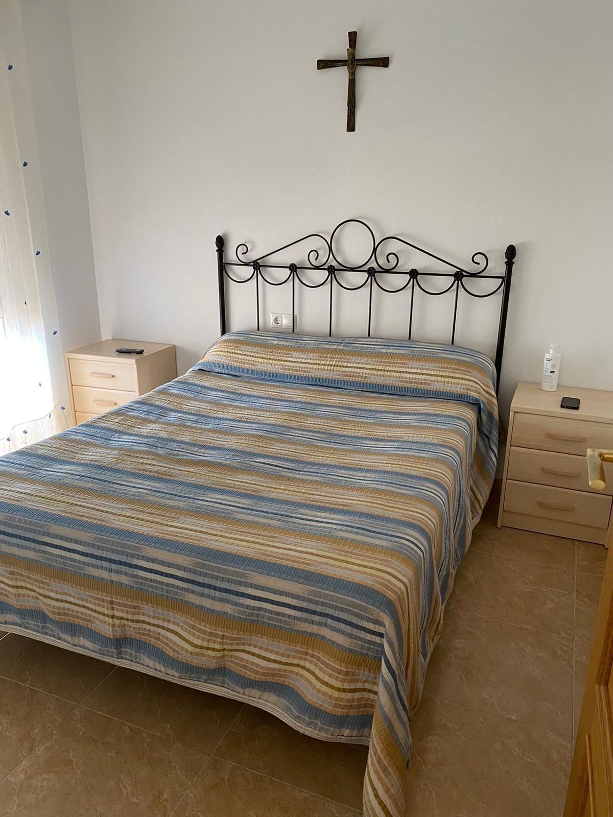 Dormitori de Apartament de lloguer en Santa Pola amb Aire condicionat, Terrassa i Piscina comunitària
