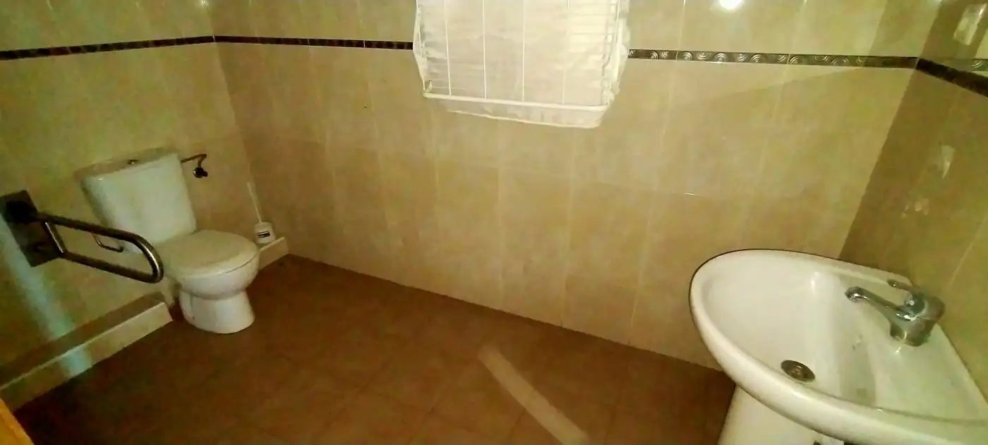 Bany de Local en venda en Murcia amb Aire condicionat, Terrassa i Moblat